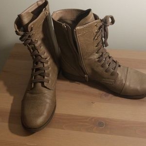 Combat boots